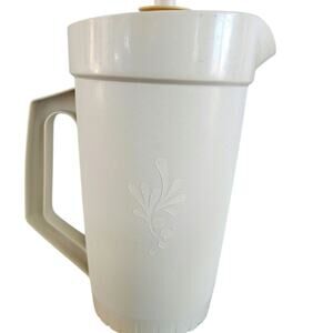Vintage retro 70's TUPPERWARE 2 qt pitcher w lid Almond harvest 800-9